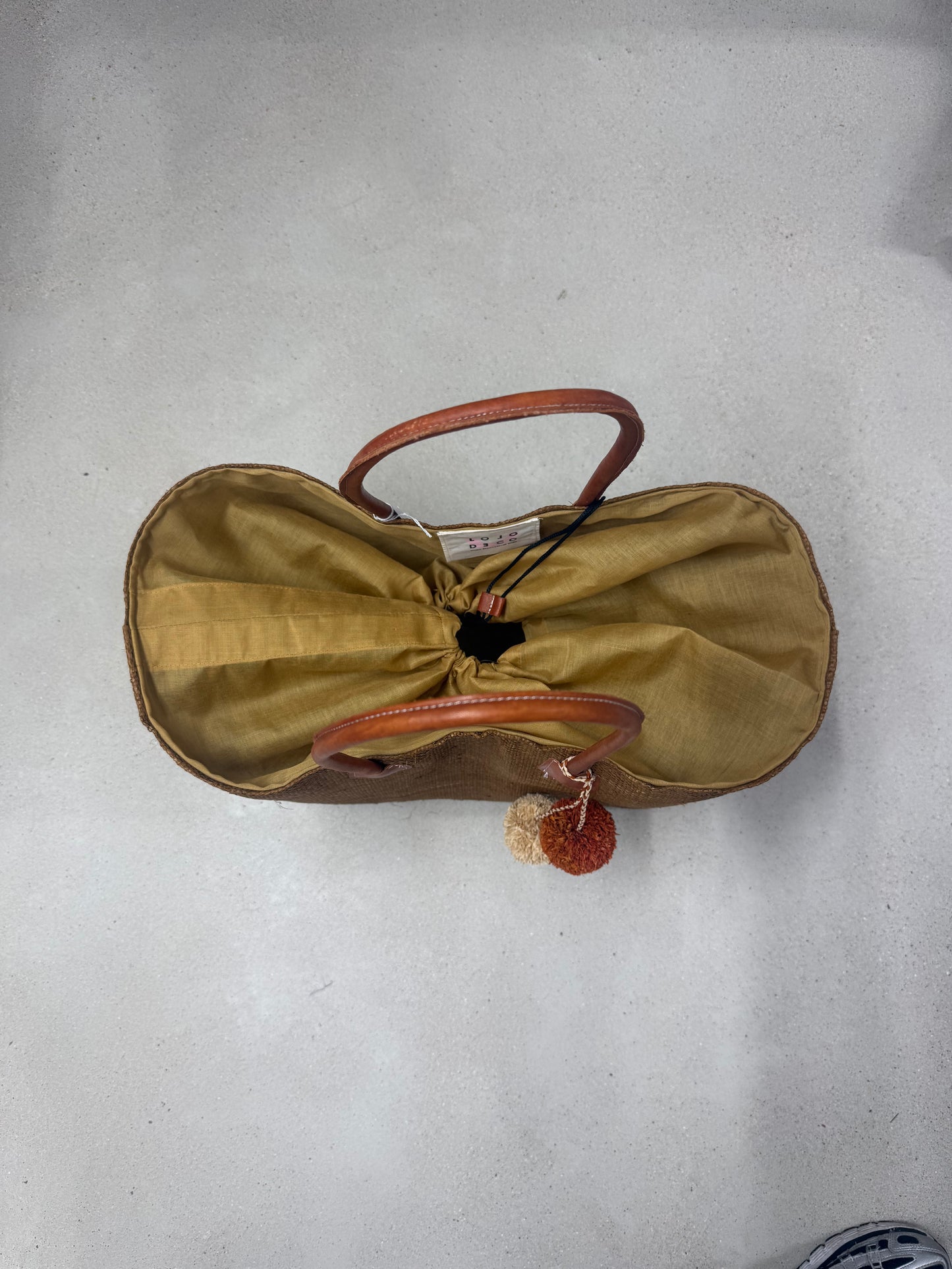 Lolo Deco Handmade Madagascar Tas – Koffiebruin | Gevlochten handtas