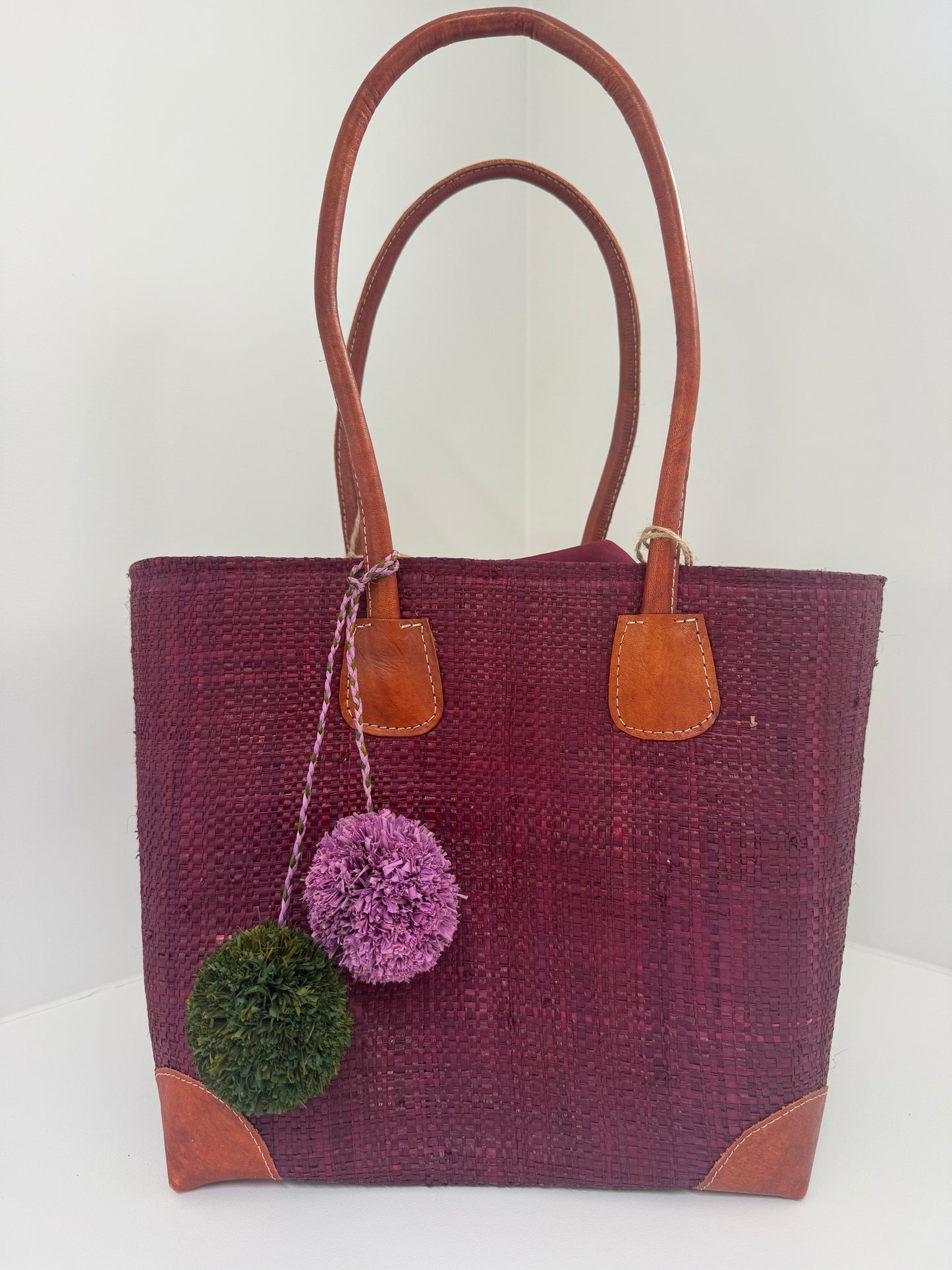 Lolo Deco Handmade Madagascar Tas – Burgundy | Gevlochten handtas