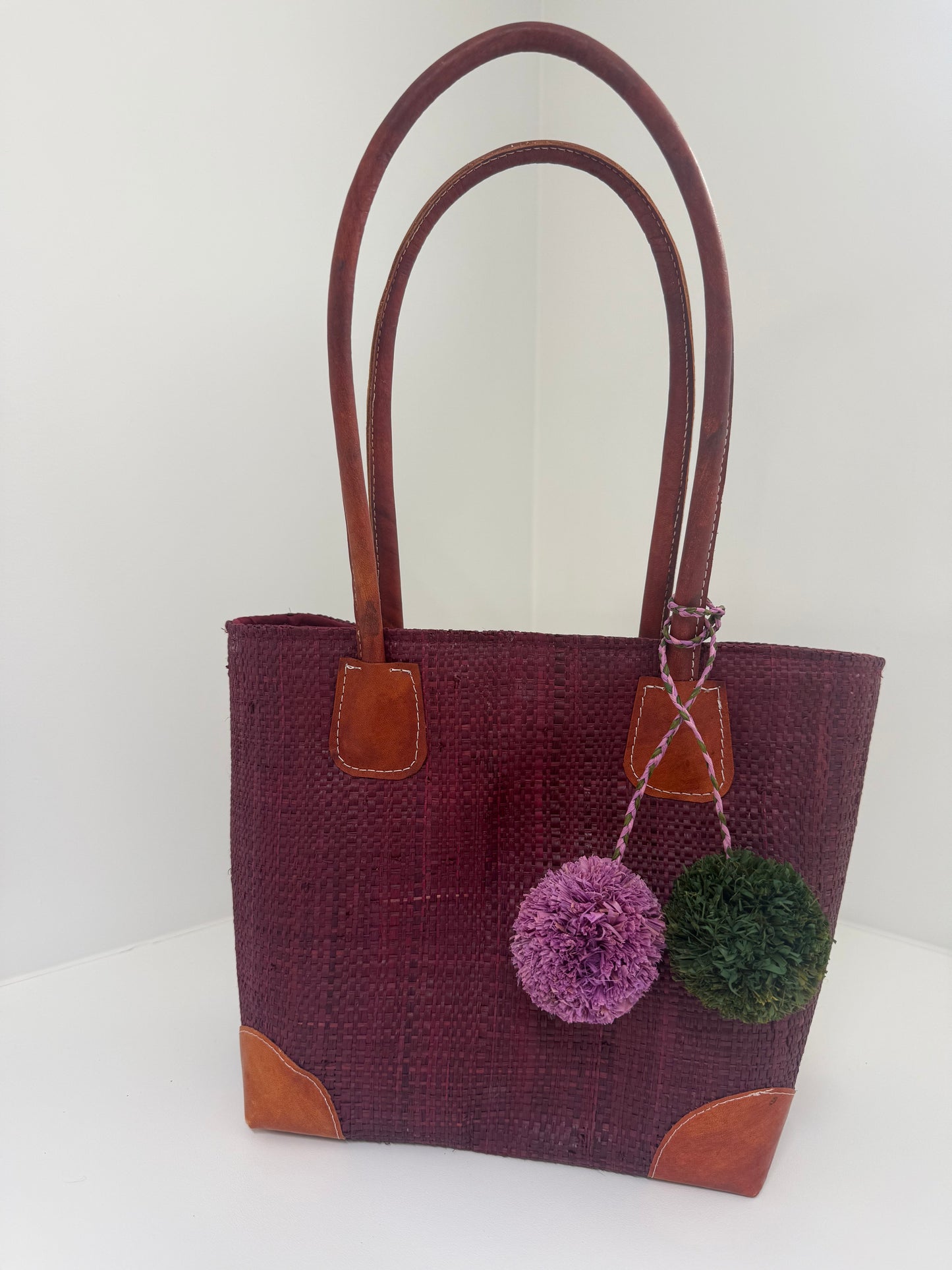 Lolo Deco Handmade Madagascar Tas – Burgundy | Gevlochten handtas