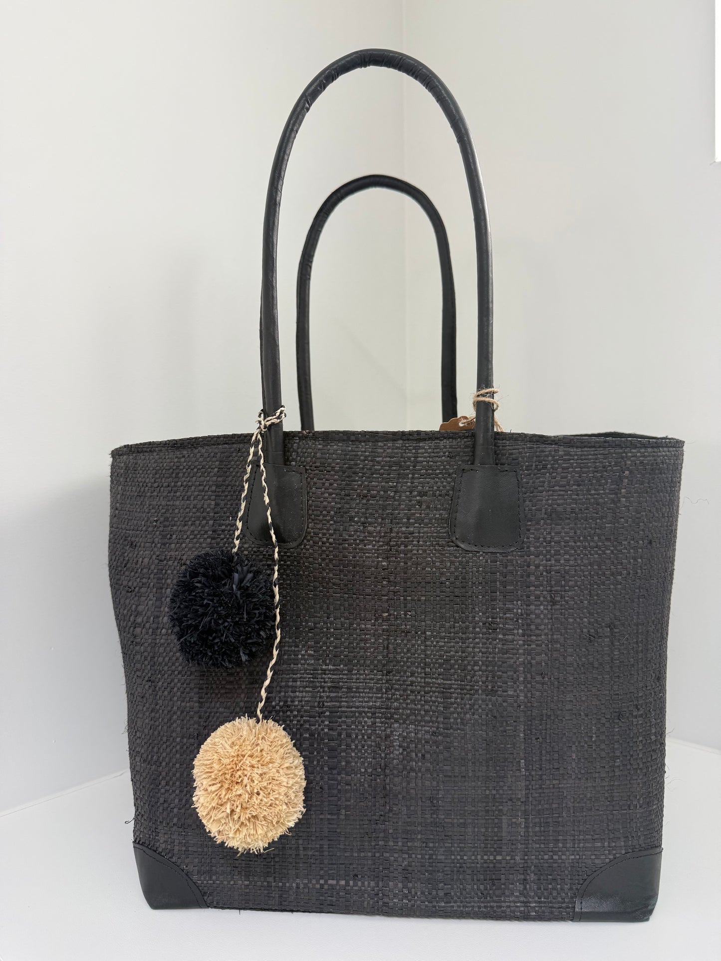 Lolo Deco Handmade Madagascar Tas – Zwart | Gevlochten handtas