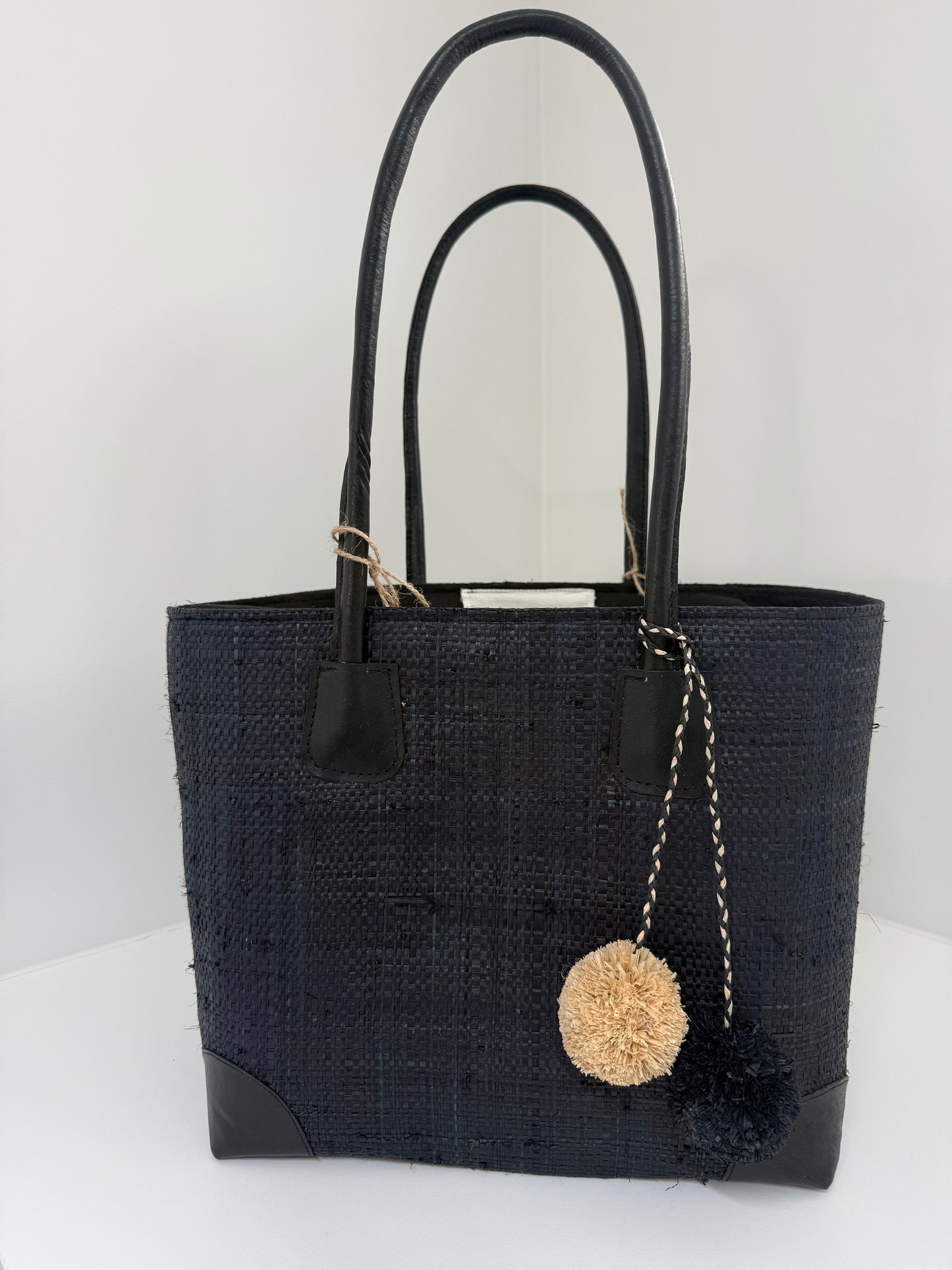 Lolo Deco Handmade Madagascar Tas – Zwart | Gevlochten handtas